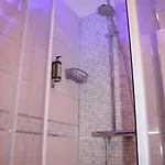 Holzer Ii Hotel