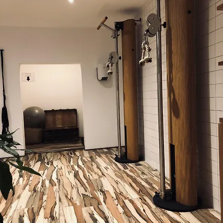 Holzer Ii Hotel
