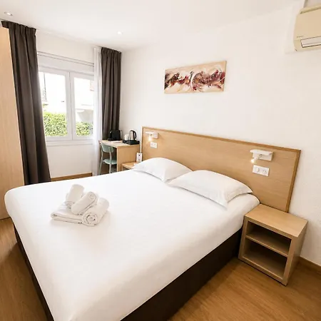 Holzer Ii Hotel 3*