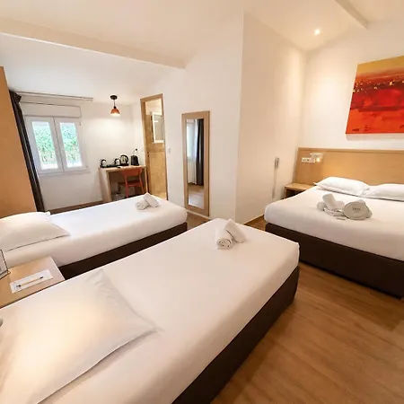 Holzer Ii Hotel