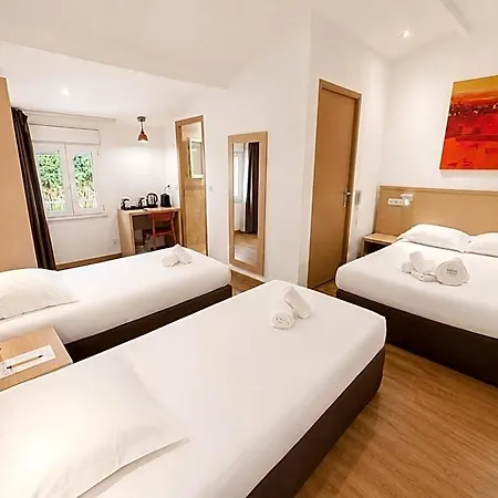 Holzer Ii Otel
