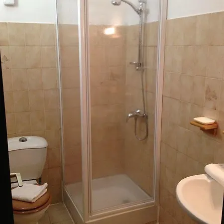 Holzer Ii Hotel